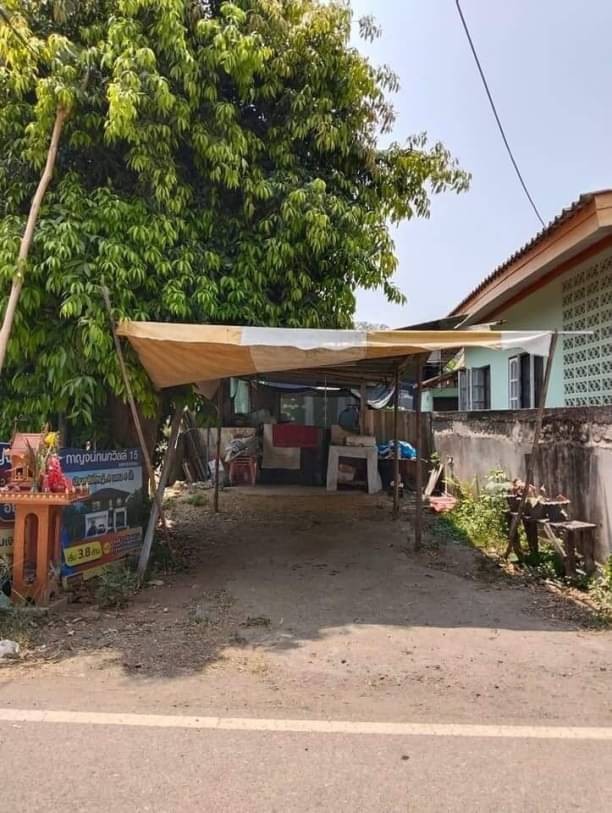 ขาย 1.5 ล้าน ที่ดิน + บ้านสร้างไม่เสร็จ 1 หลัง เนื้อที่ 70 ตรว. ถนนเส้นเชียงใหม่- ลำพูน เข้าซอย 50 ม.