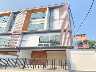 เพชรเกษม 69  MRT หลักสอง 2.5 กม. ให้เช่าทาวน์โฮมหรู 4 ชั้น 22ตร.ว
