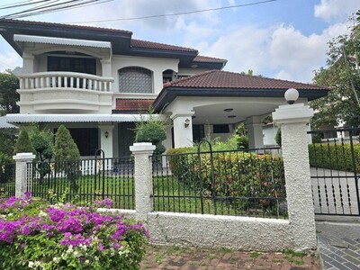 ให้เช่า บ้านเดี่ยว2ชั้น 100ตรว. แปลงมุม วิวทะเลสาป ถ.ศรีนครินทร์ 