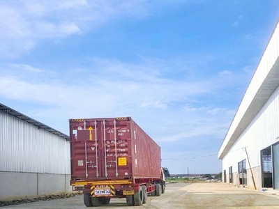 ทานตะวันไตรภาษา 3.7  กม.  รับเทเลอร์ Hi Cube ตลาดแครายพลาซ่า 360ม