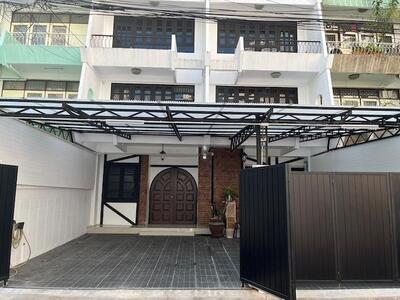 ให้เช่าทาวน์โฮม 2 คูหา 4 ชั้น 48 ตรว. ถ.สาทร 3 ซ.พระพินิจ ตกแต่งใ