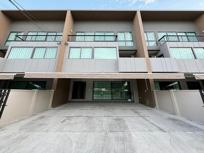 ให้เช่าทาวน์โฮม 3 ชั้น โครงการ บ้านกลางเมือง พระราม 9 - กรุงเทพกร