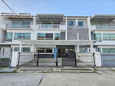ให้เช่าทาวน์โฮม 3ชั้น โครงการ บ้านใหม่ พระราม 9 ศรีนครินทร์ 