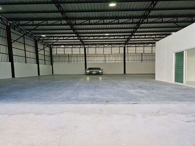 ให้เช่าโกดังอ่อนนุช 61ที่ดิน100 วา ห้องทำงาน1 ห้องน้ำ 2 ห้อง ไฟ3เ