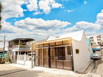 ขายทาวน์เฮ้าส์ 2 ชั้น 22.5 ตรว ม.ทอรุ้ง นวมินทร์ 111 แยก 3 รีโนเว