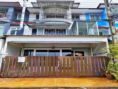 ศรีนครินทร์ ศรีนครินทร์ 41-49 ประเวศ ทาวน์โฮมเช่า 3ชั้น  220 ตร.ม