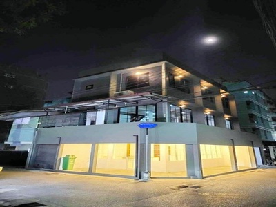 เดอะ สตรีทรัชดา 1.8 กม. ตึก 3 ชั้นประชาสงเคราะห์ 25-33 25ตร.วา. 