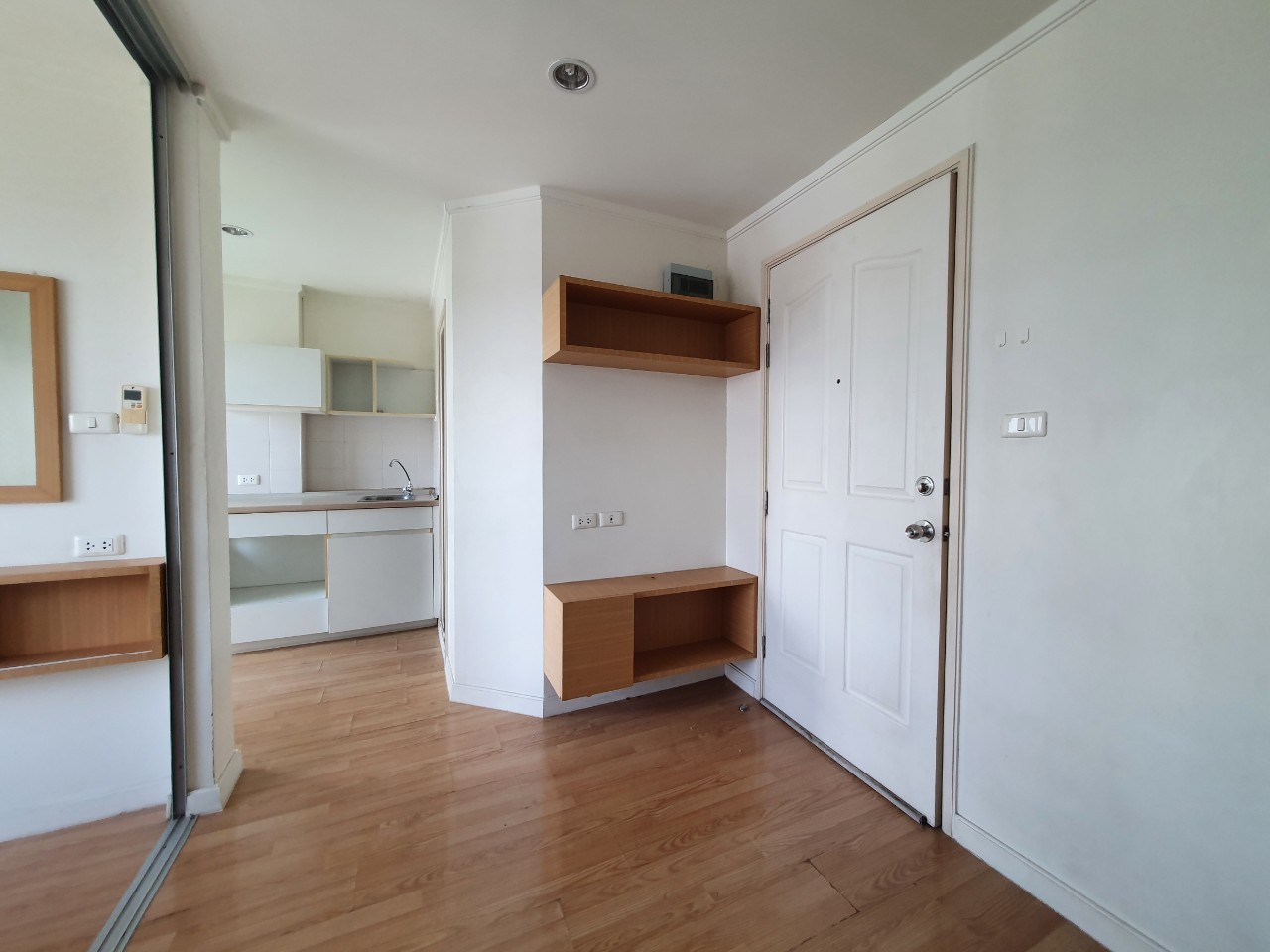 condo. Lumpini Ville Chaengwatthana - Pakkret 23 sq.m. 1 Bedroom 1200000 BAHT ราคาพิเศษ! ใกล้รถไฟฟ้า