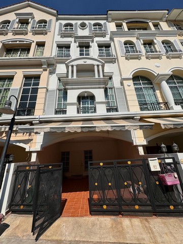 HR1416ให้เช่าทาวน์โฮม 4 ชั้น รีโนเวทใหม่โครงการบ้านกลางกรุง ถ.สาทรเหนือใต้ เหมาะทำออฟฟิศหรืออยู่อาศัย