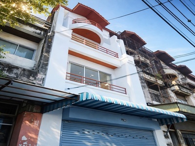 BTS คูคต 1.9กม.ให้เช่าราคาถูก อาคารพาณิชย์ 4.5 ชั้น  เซียร์ รังสิ