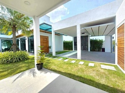 ขายพูลวิลล่าหรู โมเดิลลักซูรี่ 2 ชั้น สไตล์โมเดิร์น ห้วยใหญ่ ชลบุ