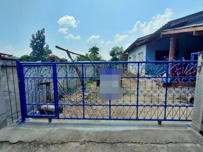 ขายบ้านครึ่งตึกครึ่งไม้   ซอยบ้านทุ่งเจริญ ถนนพหลโยธิน อำเภอเถิน 