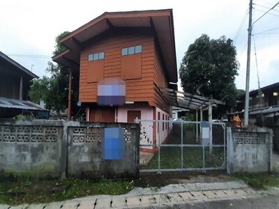 ขายบ้านครึ่งตึกครึ่งไม้   ซอยบ้านทุ่งเจริญ ถนนพหลโยธิน