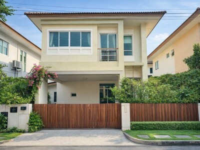 บ้านแฝดพร้อมพัฒน์ พรีว่า เส้นเมน ทำเลดี เข้าออกสะดวก 