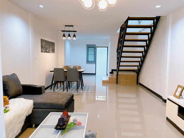 S2306 ขายทาวน์เฮ้าส์ 2 ชั้น หมู่บ้านรังสิยา รามอินทรา 64 รีโนเวทใหม่ ใกล้แฟชั่นไอส์แลนด์
