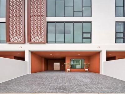 ขายโฮมออฟฟิศ 3.5 ชั้น ซอยนาคนิวาส 37 ใกล้เซ็นทรัล อีสต์วิลล์