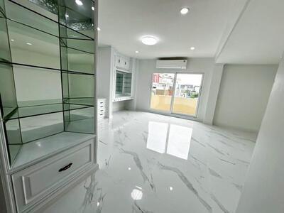 ให้เช่าบ้านเดี่ยว5ชั้น4นอนเย็นอากาศเรสซิเดนท์ย่านสาทรยานนาวา