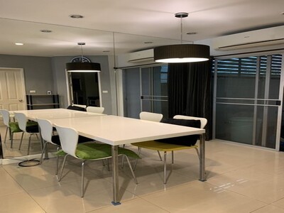 ให้เช่าทาวโฮม3ชั้นใกล้ถนนนวลจันทร์และใกล้โรงเรียนเลิศหล้า