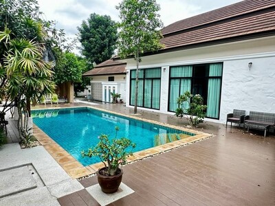 บ้านอัญดา มีสระว่ายน้ำส่วนตัวขนาดใหญ่ เงียบสงบน่าอยู่มากขายถูก