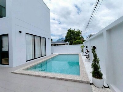 บ้านพูลวิลล่าสร้างใหม่ สไตล์โมเดิร์น หิ้วกระเป๋าพร้อมเข้าอยู่ หาง