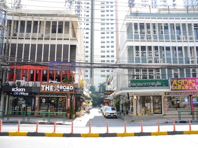 ขายอาคารพาณิชย์ 4 ชั้น ทำเลดี ใกล้ BTS อโศก และ มศว เพียง 850 ม.