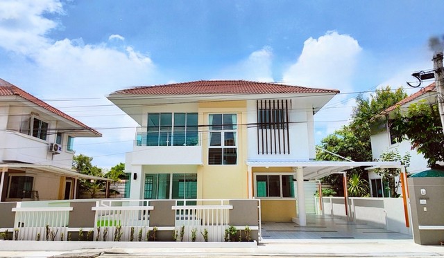 ชวนชมรัตน์ ถนนบางกรวย-ไทรน้อย  บ้านเดี่ยวมือสองตกเเต่งใหม่ 