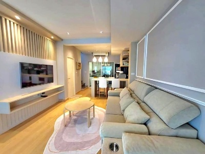 พร้อมเฟอร์ อินดี้2 บางนา กม.7 MRTศรีลาซาล ทาวน์เฮาส์2ชั้น 18ตร.วา
