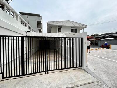 ให้เช่าบ้านเดี่ยว 2 ชั้นหลังมุม 3 ห้องนอน พระราม 9 ซอย 43  ให้เช่าบ้านเดี่ยว 2 ชั้นหลังมุม 3 ห้องนอน พระราม 9 ซอย 43