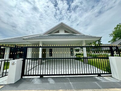 บ้านเดี่ยวหลังใหญ่  ซอยพัทยารุ่งเรือง 9  ตกแต่งสไตล์โมเดิร์น