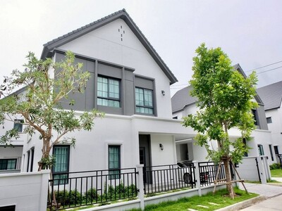 ขาย บ้านเดี่ยว หลังใหม่ พื้นที่สวนขนาดใหญ่ เซนโทร บางนา Centro Ba