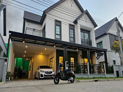 ขายบ้านหรู พร้อมอยู่ หมู่บ้าน Centro บางนา ตกแต่งบิ้วอินครบ  