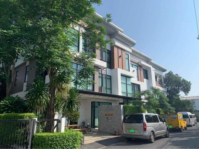 EPL-HS0818 ขายอาคารสำนักงาน 3 ชั้นหลังมุม ย่านรัชดา เหม่งจ๋าย ซอยนานาชาติสิงคโปร์ พื้นที่ใช้สอย 700 ตร.ม. ทำเลดี จอดรถได้ราว 20 คัน 