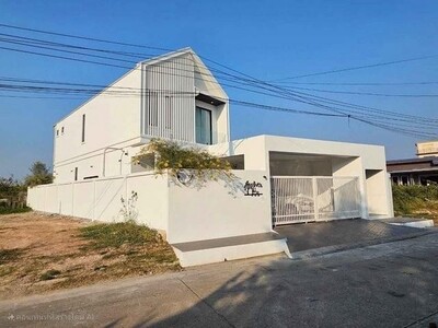 ให้เช่าบ้านเดี่ยวสร้างใหม่ ซอยร่มเกล้า19/1 หมู่บ้าน นครินทร์การ์เ