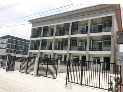 ให้เช่าทาวน์โฮม 3 ชั้น 29.4 ตรว.ย่านรามอินทรา ใกล้แฟชั่นไอส์แลนด์