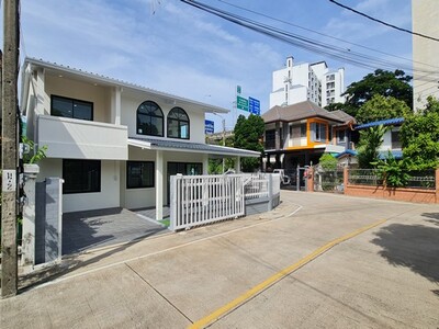 ประชานิเวศน์ 3   งามวงศ์วาน 23 