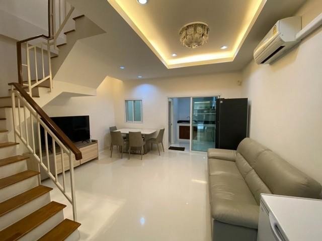POR1695 ให้เช่า Modern Life Townhome @ ห้วยขวาง ซอยประชาอุทิศ 22 ใกล้ MRT-ห้วยขวาง-ศูนย์วัฒนธรรม
