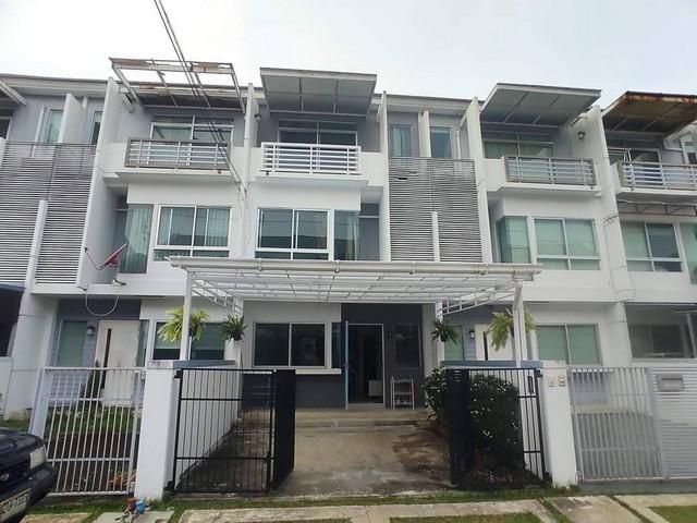 ขายทาวน์โฮม 3 ชั้น รีโนเวทใหม่ โครงการบ้านใหม่ กรุงเทพกรีฑา ซอย7 พร้อมเฟอร์นิเจอร์