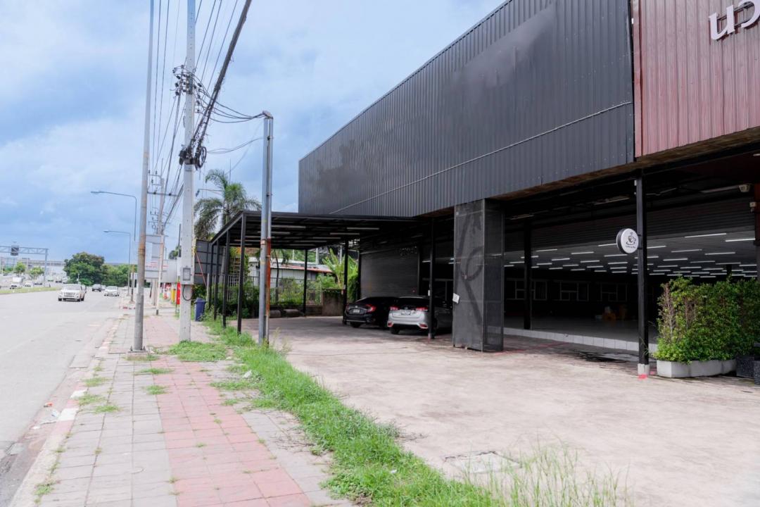 ให้เช่า พื้นที่ ชั้นเดียว ติดถนนใหญ่ ราชพฤกษ์ เมืองนนทบุรี พื้นที่ใช้สอย 720 ตารางเมตร 8 ห้องทำงาน8 ห้องน้ำ มีที่จอดรถรอบอาคารได้ 40-50 คัน
