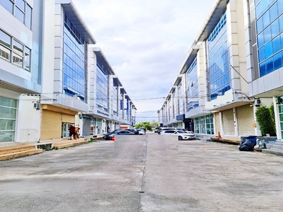 Airport Link ลาดกระบัง 696กม. ให้เช่าตึกออฟฟิต 2 คูหา  กิ่งแก้ว 
