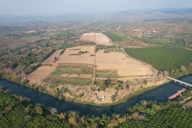 ขายที่ดินใกล้สะพานหินดาด อำเภอทองผาภูมิ จังหวัดกาญจนบุรี โฉนดครุฑแดง นส4จ 345 ไร่