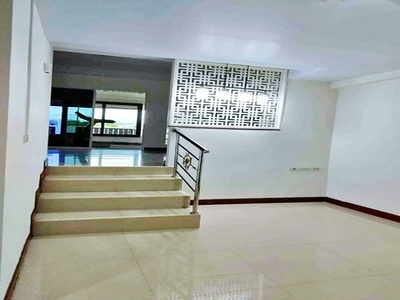 ทาวน์โฮม 3 ชั้น รร.นานาชาติคินเคด2 2กม.4 นอน MRTศรีนครินทร์ 38 90
