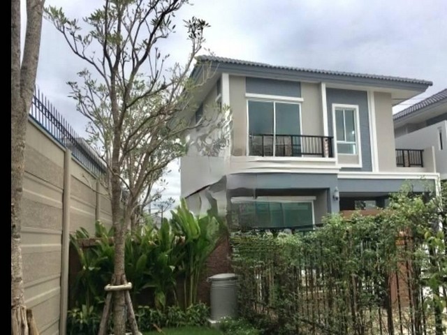 ให้เช่าบ้าน 2ชั้น หมู่บ้าน ภัสสร เพรสทีจ ลุกซ์ พัฒนาการ 38 ใกล้ แอร์พอร์ทลิ้งก์หัวหมาก