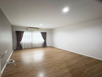 P1743 ขาย ทาวน์โฮม 3 ชั้น บ้านกลางเมือง ลาดพร้าว-เสรีไทย 52