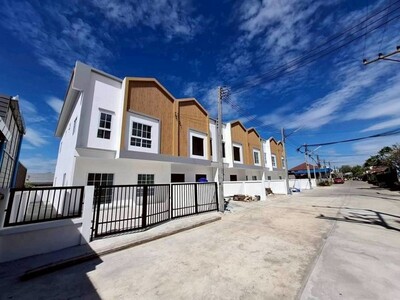  ขายทาวน์เฮ้าส์ เดอะไลฟ์ทาวน์วิลเลจ ขนาด 27 ตร.วา  