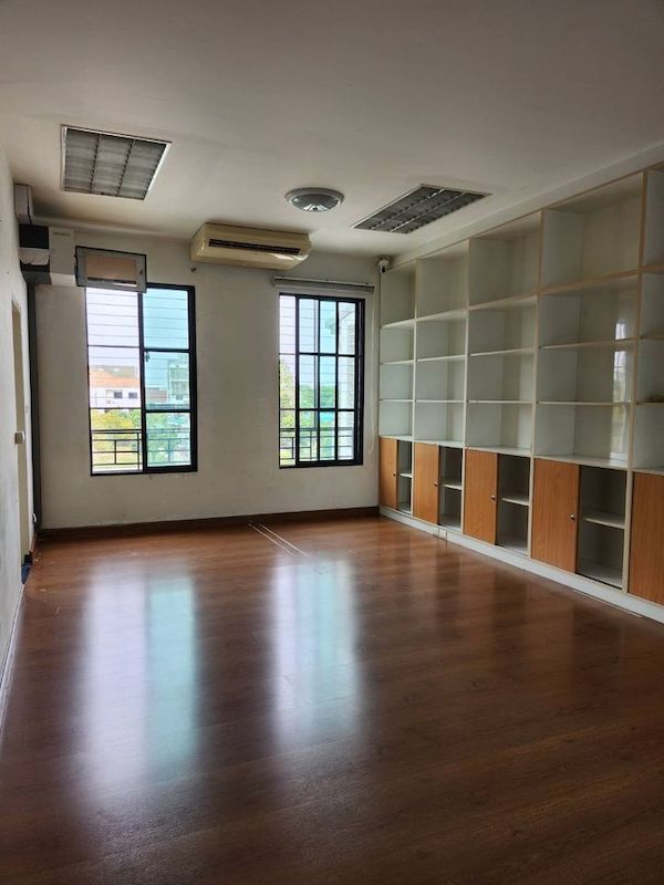 BH1964 ให้เช่า ทาวน์โฮม4ชั้น บ้านกลางเมือง Urbanion ติดถนนลาดพร้าว-วังหิน 