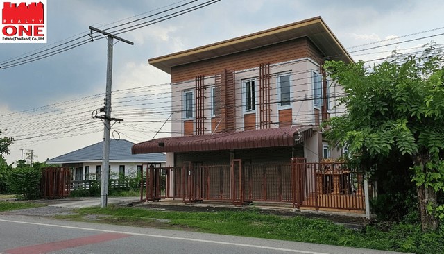 บ้านพักอาศัย 2 ชั้น สภาพดี การตกเเต่งสวย พร้อมที่ดินเกือบ 3 งาน มีบ้านทรงไทยกับโรงเก็บของเพิ่มเติม