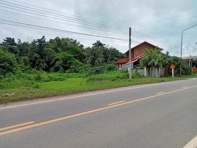 ขายที่ดินพร้อมสิ่งปลูกสร้าง บ้านพักอาศัยตึกชั้นเดียว  จังหวัดเพชร