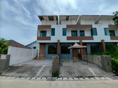 ขายทาวน์เฮ้าส์ 2 ชั้น เมืองระยอง  ถนนสายระยอง-บ้านแลง  