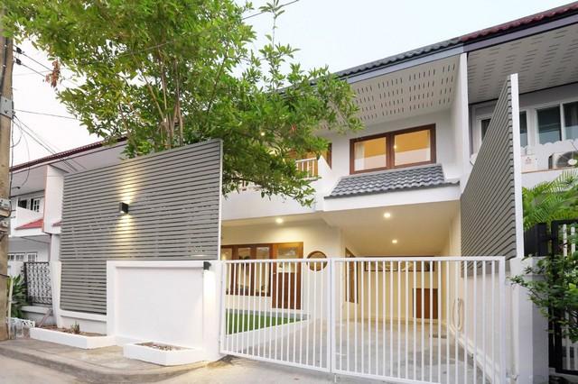 ให้เช่าทาวน์เฮ้าส์2ชั้นย่านสุขุมวิท71 คลองตัน หมู่บ้านคลองตันนิเวศน์ ซอยปรีดีพนมยงค์ 42 เฟอร์นิเจอร์ครบ 