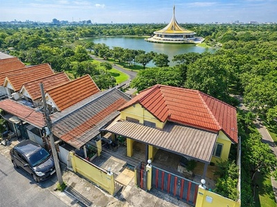 ประเวศ ใหญ่มาก 2คูหา ทาวน์เฮาส์ 3 นอน 2 เฉลิมพระเกียรติ ร.9 44-52